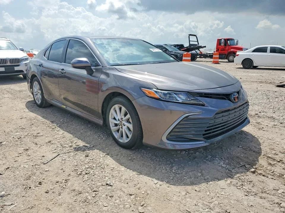 TOYOTA CAMRY Le — фото 4