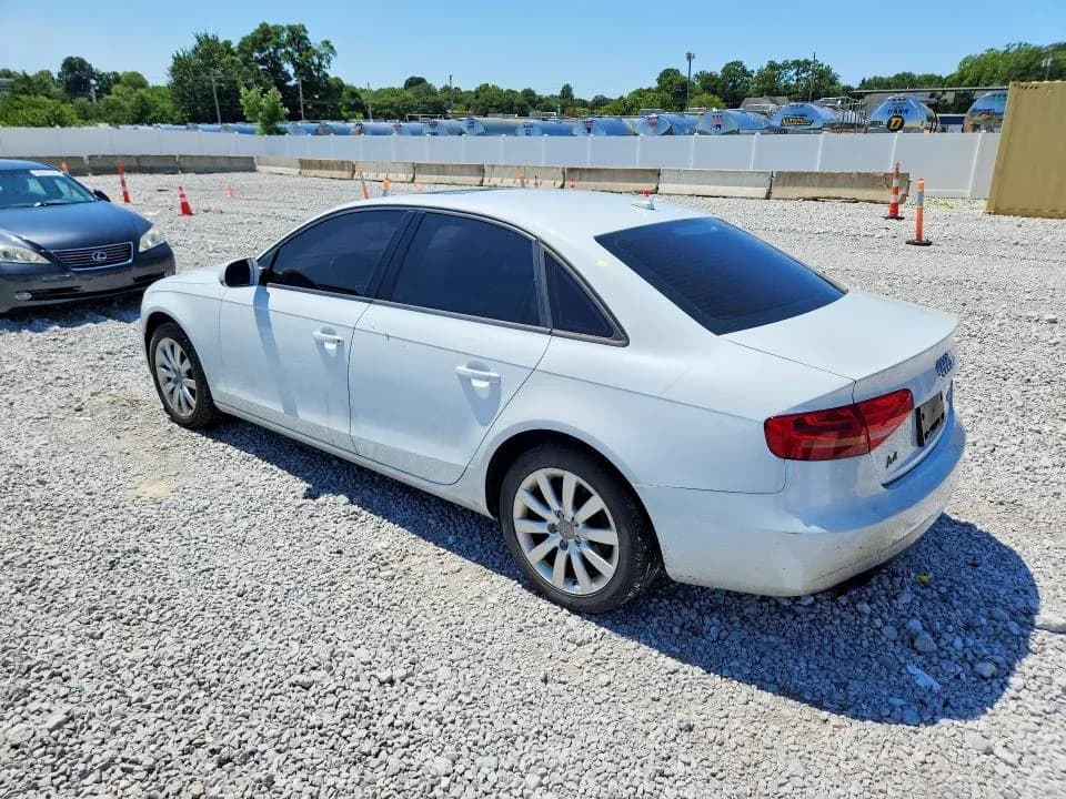 AUDI A4 Premium — фото 2
